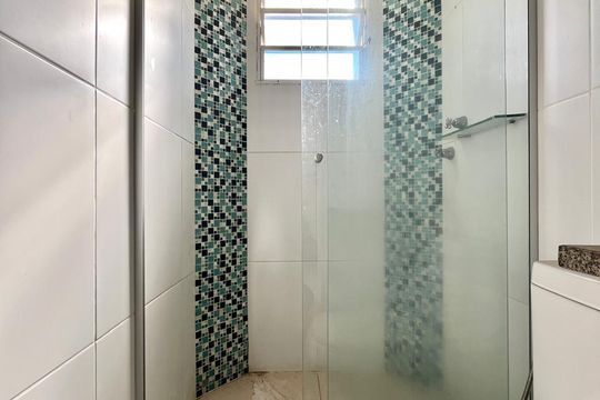Banheiro da Suíte  de apartamento para alugar com 3 quartos, 60m² em Vila Satúrnia, Campinas