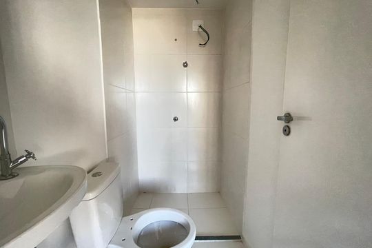 Banheiro de kitnet/studio à venda com 1 quarto, 17m² em Ferreira, São Paulo