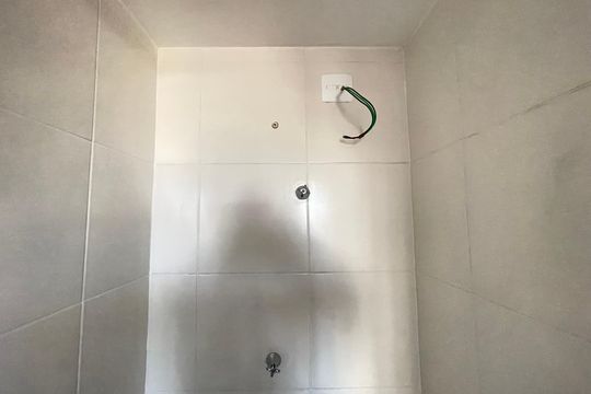 Banheiro de kitnet/studio à venda com 1 quarto, 17m² em Ferreira, São Paulo