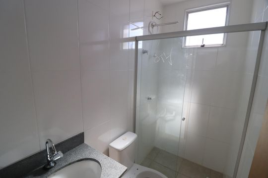 Banheiro Social de apartamento para alugar com 2 quartos, 56m² em Marta Helena, Uberlândia