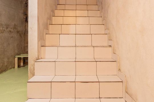 Escada de acesso de casa para alugar com 1 quarto, 35m² em Jardim Varginha, São Paulo