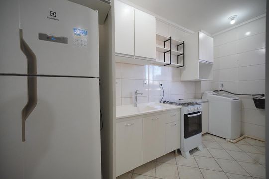 Cozinha de apartamento para alugar com 2 quartos, 54m² em Bom Viver, São José