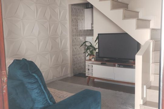 Sala de casa de condomínio à venda com 2 quartos, 50m² em Vila João Ramalho, Santo André