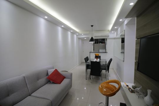 Sala de apartamento à venda com 2 quartos, 67m² em Pechincha, Rio de Janeiro