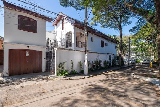 Fachada de casa à venda com 3 quartos, 240m² em Jardim Paulista, São Paulo