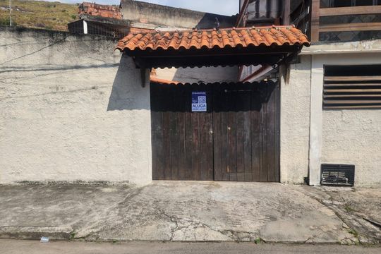 Fachada de casa para alugar com 1 quarto, 76m² em Lindo Parque, São Gonçalo