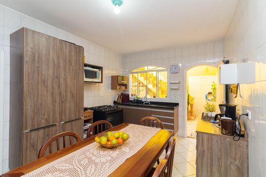 Cozinha de casa para alugar com 3 quartos, 300m² em Jardim Robru, São Paulo