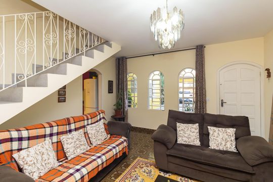 Sala de casa para alugar com 3 quartos, 300m² em Jardim Robru, São Paulo
