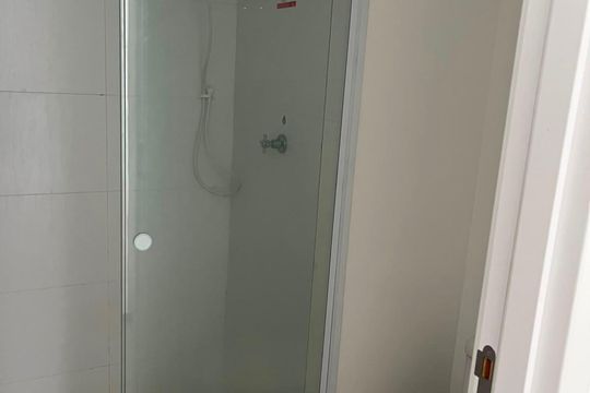 Banheiro de kitnet/studio para alugar com 1 quarto, 30m² em Pinheiros, São Paulo