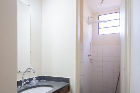 Banheiro de apartamento para alugar com 3 quartos, 80m² em Serrano, Belo Horizonte