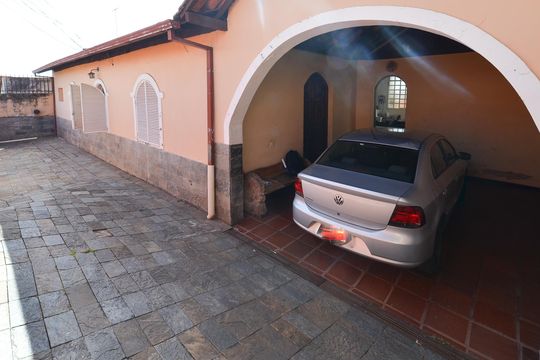 Garagem de casa para alugar com 3 quartos, 120m² em São Cristóvão, Belo Horizonte