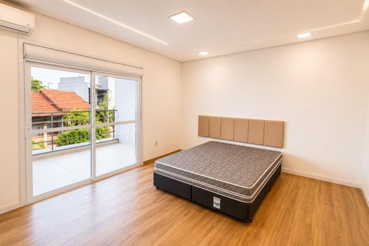Quarto 1 de casa para alugar com 3 quartos, 300m² em Parque da Matriz, Cachoeirinha