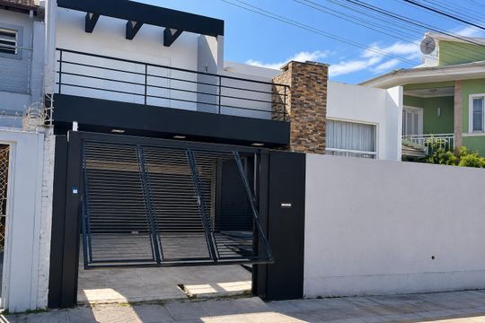 Garagem de casa para alugar com 3 quartos, 300m² em Parque da Matriz, Cachoeirinha