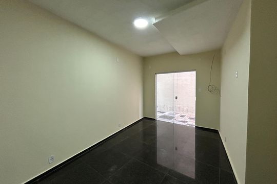Sala de casa para alugar com 2 quartos, 200m² em Vila Valqueire, Rio de Janeiro