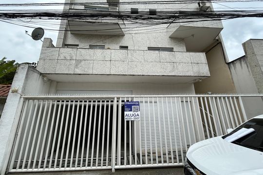 Fachada + placa de casa para alugar com 2 quartos, 200m² em Vila Valqueire, Rio de Janeiro