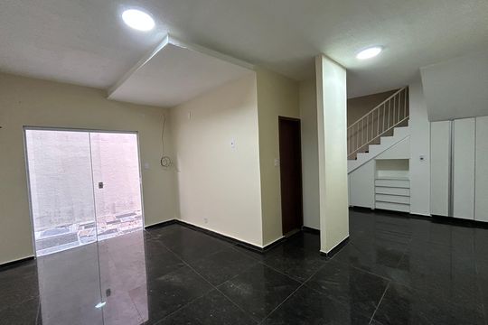 Casa para alugar com 2 quartos, 200m² em Vila Valqueire, Rio de Janeiro