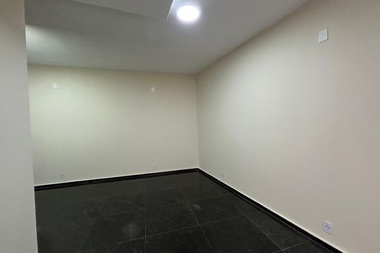 Sala de casa para alugar com 2 quartos, 200m² em Vila Valqueire, Rio de Janeiro