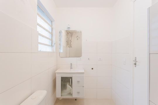 Banheiro de apartamento para alugar com 1 quarto, 27m² em Pinheiros, São Paulo