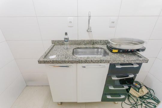 Cozinha de apartamento para alugar com 1 quarto, 27m² em Pinheiros, São Paulo