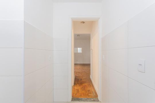 Cozinha de apartamento para alugar com 1 quarto, 27m² em Pinheiros, São Paulo