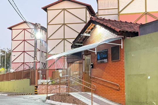 Fachada  de apartamento para alugar com 2 quartos, 52m² em Jardim Laura, Ferraz de Vasconcelos