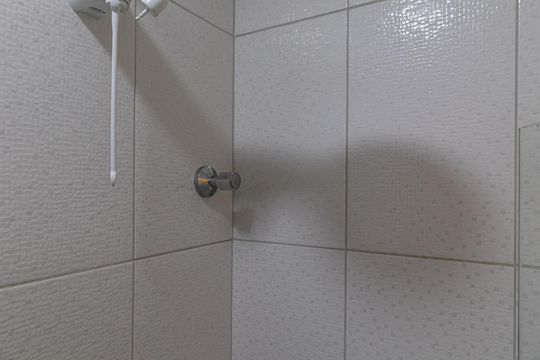 Banheiro Suíte 1 de casa de condomínio à venda com 3 quartos, 105m² em Vila Talarico, São Paulo