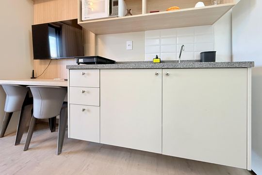 Cozinha  de kitnet/studio para alugar com 1 quarto, 24m² em Vila Cordeiro, São Paulo