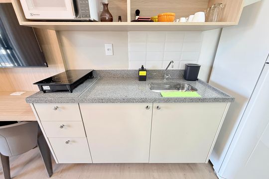 Cozinha  de kitnet/studio para alugar com 1 quarto, 24m² em Vila Cordeiro, São Paulo