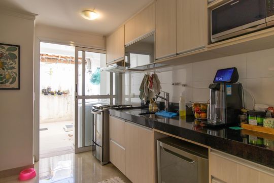 Cozinha de casa de condomínio para alugar com 3 quartos, 220m² em Granja Viana, Cotia