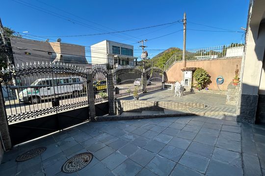 Área comum de casa à venda com 3 quartos, 290m² em Praça Seca, Rio de Janeiro