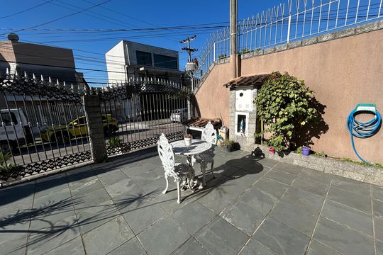 Área comum de casa à venda com 3 quartos, 290m² em Praça Seca, Rio de Janeiro