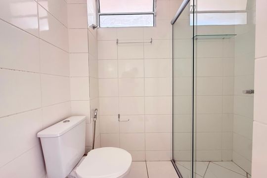 Banheiro de apartamento para alugar com 2 quartos, 47m² em Estoril, Belo Horizonte