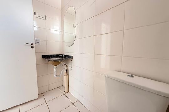 Banheiro de apartamento para alugar com 2 quartos, 47m² em Estoril, Belo Horizonte