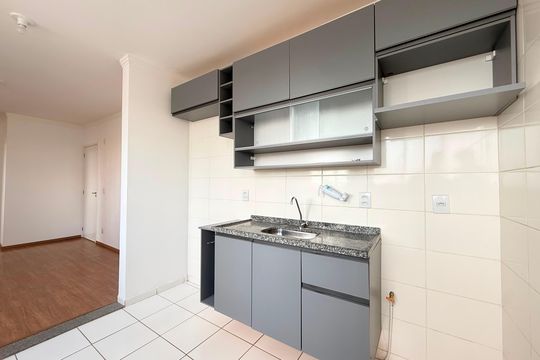 Cozinha de apartamento para alugar com 2 quartos, 47m² em Estoril, Belo Horizonte
