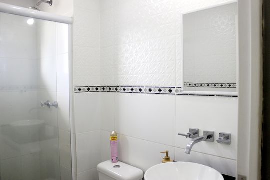 Banheiro  de kitnet/studio para alugar com 1 quarto, 39m² em Vila Augusta, Guarulhos