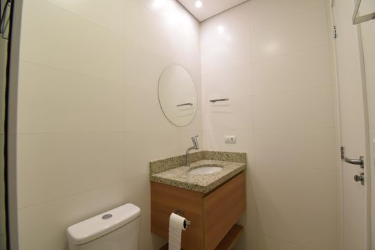 Banheiro da Suíte de apartamento para alugar com 1 quarto, 35m² em Centro, Curitiba