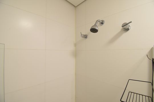 Banheiro da Suíte de apartamento para alugar com 1 quarto, 35m² em Centro, Curitiba
