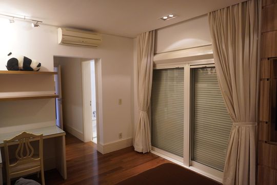 Suíte 3  de casa de condomínio para alugar com 4 quartos, 560m² em Alphaville, Santana de Parnaíba