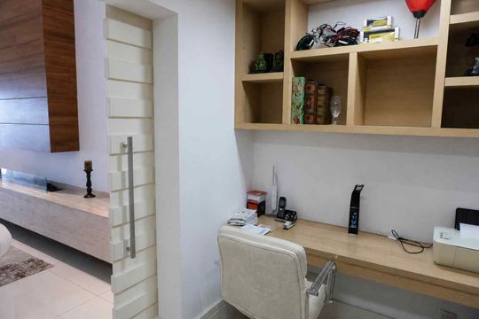 Escritório  de casa de condomínio para alugar com 4 quartos, 560m² em Alphaville, Santana de Parnaíba