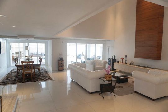Sala de Estar de casa de condomínio para alugar com 4 quartos, 560m² em Alphaville, Santana de Parnaíba