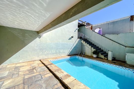 Garagem de casa à venda com 3 quartos, 220m² em Vila Invernada, São Paulo