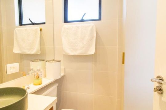 Lavabo de kitnet/studio para alugar com 1 quarto, 23m² em Novo Mundo, Curitiba