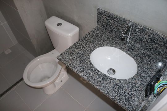 Banheiro de kitnet/studio à venda com 1 quarto, 25m² em Barra Funda, São Paulo