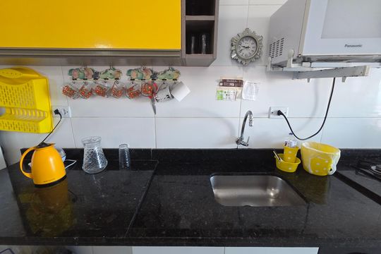 Cozinha de apartamento para alugar com 2 quartos, 67m² em Guilhermina, Praia Grande