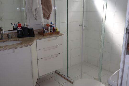 Banheiro suíte de apartamento à venda com 3 quartos, 130m² em Jardim Avelino, São Paulo