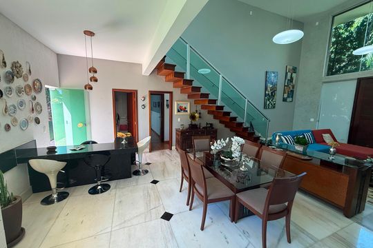 Sala de casa de condomínio para alugar com 5 quartos, 300m² em Retiro do Chale, Brumadinho