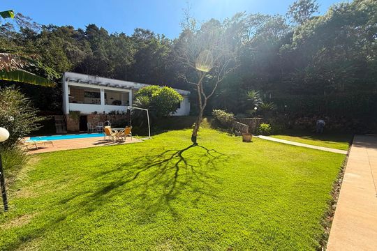 Quintal de casa de condomínio para alugar com 5 quartos, 300m² em Retiro do Chale, Brumadinho