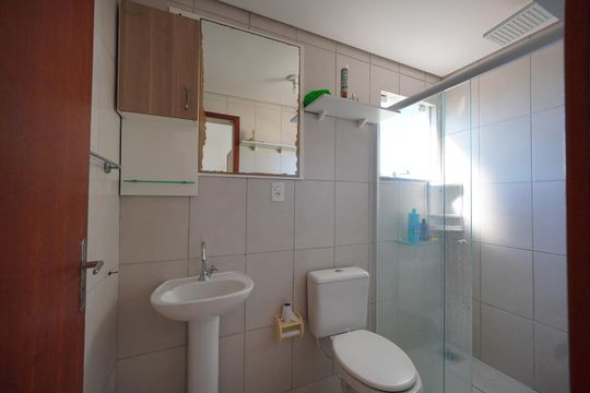 Banheiro de apartamento para alugar com 2 quartos, 55m² em Serraria, São José