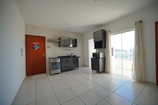 Sala/Cozinha de apartamento para alugar com 2 quartos, 55m² em Serraria, São José