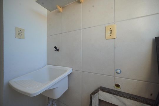 Área de Serviço de apartamento para alugar com 2 quartos, 55m² em Serraria, São José